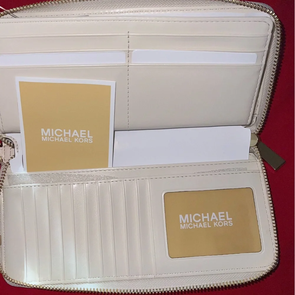 Authentic NWT - Picture 2 of 4